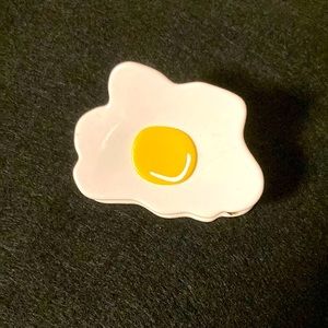 Fried egg hair claw NWOT